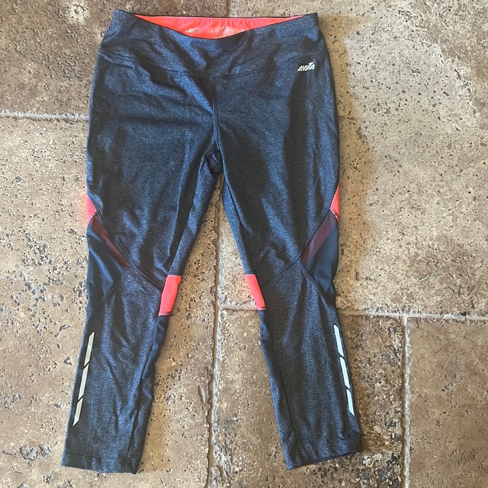 AVIA Capri workout pants Sz: Medium